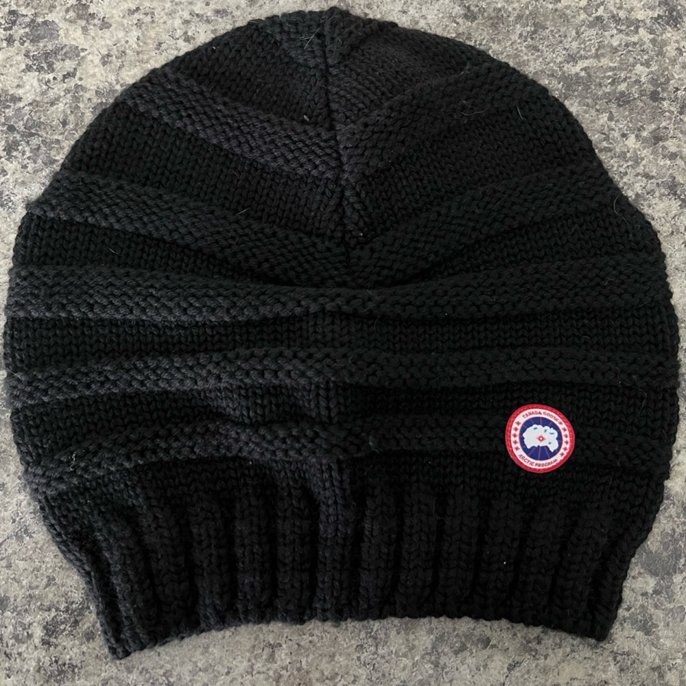 Ladies authentic Canada goose slouchy beanie